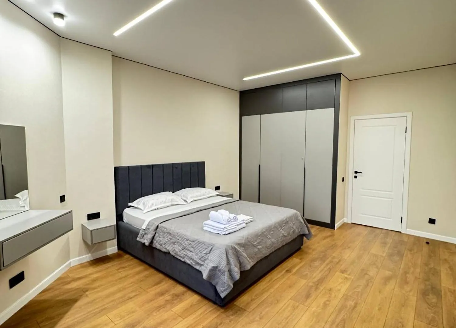 2 Room Apart Aurus In The Center Almati Apartman
